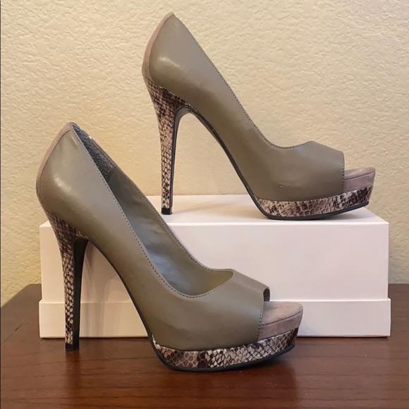 Jessica Simpson Taupe and Snakeskin heels - Picture 1 of 8